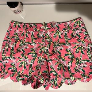 Crown & Ivy Women’s Shelby Scalloped Hem Shorts